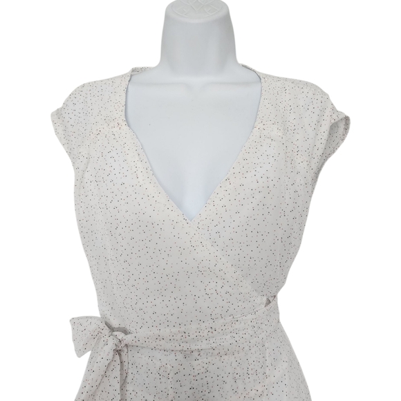 Favlux Fashion Womens Jumpsuit Wrap Front Overlay Size Medium Shorts V-Neck. - Picture 6 of 8